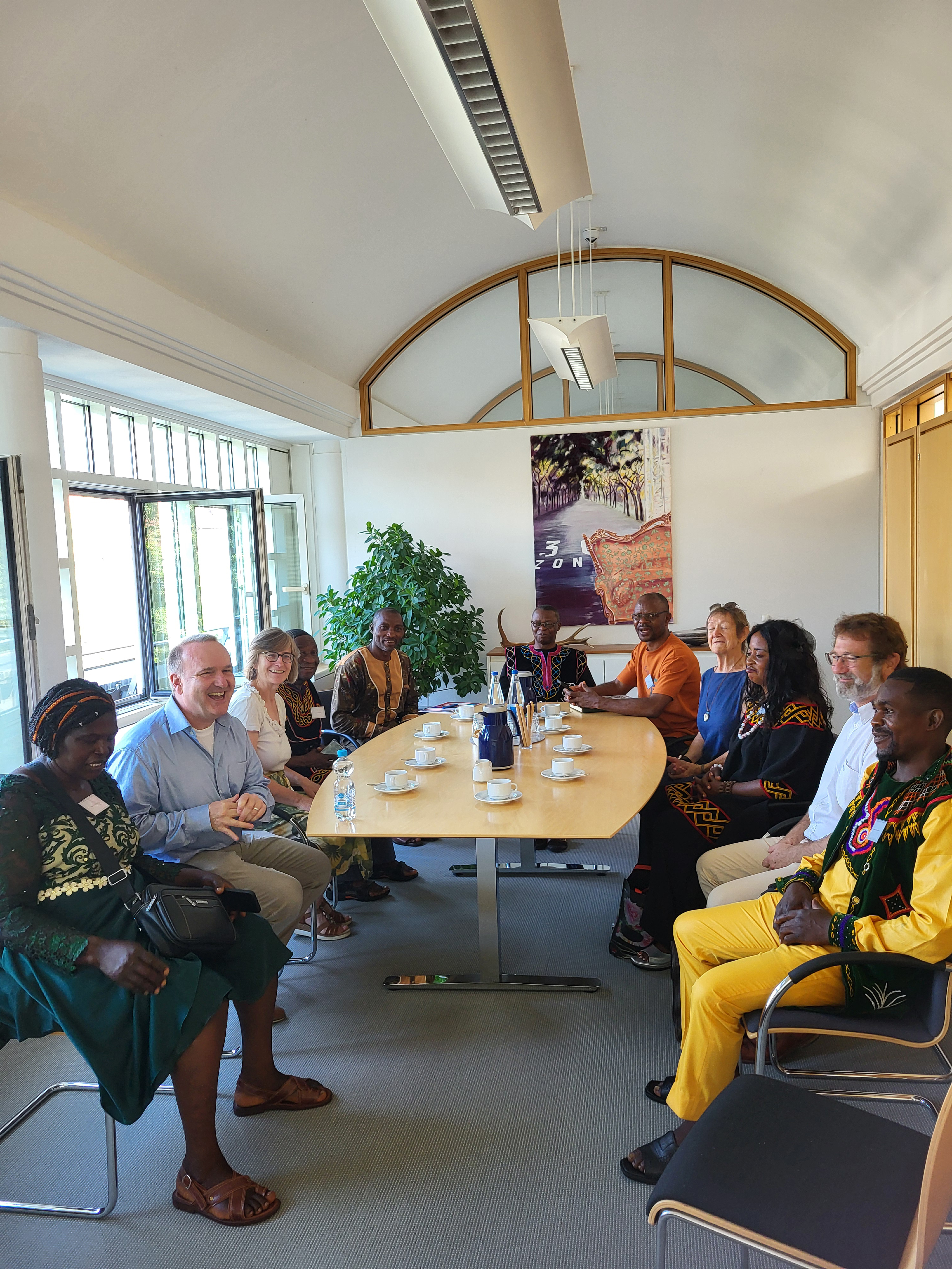 Kameruner Delegation, Dr. Barth, Dekan Schmid-Hornisch, Marika Trautmann (links), Christian Lepper (rechts) Kameruner Delegation, Dr. Barth, Dekan Schmid-Hornisch, Marika Trautmann (links), Christian Lepper (rechts)