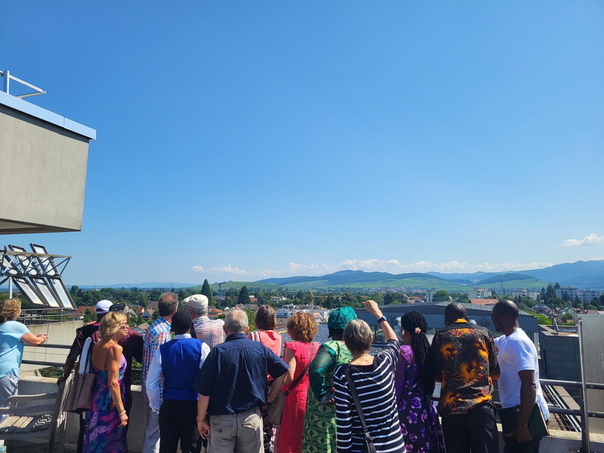 Kamerunische Delegation und andere, Dachterrasse Herzzentrum