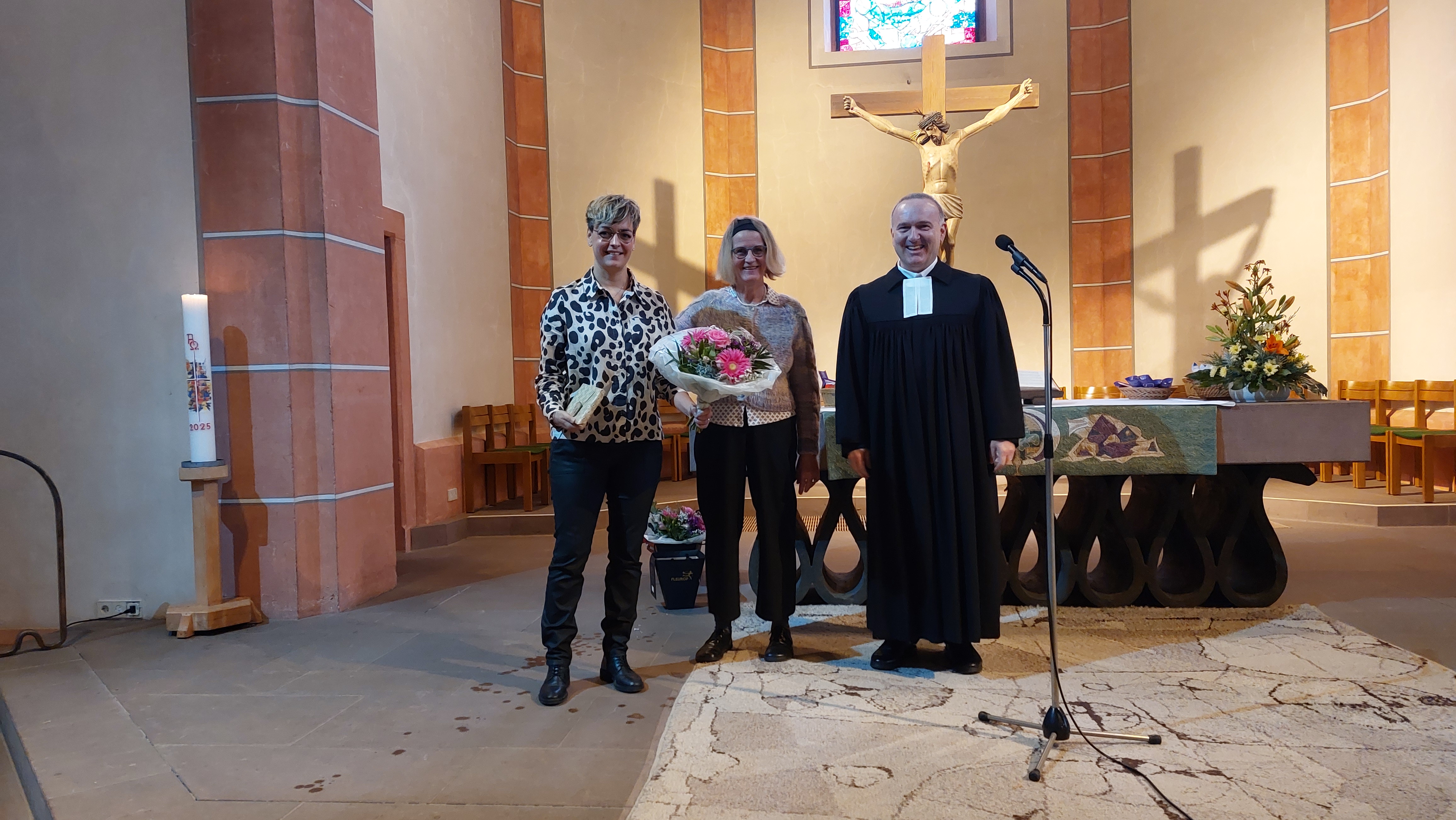 v.l.n.r.: Dekanats-Assistentin Corinna Holst, Pfarrerin Daniela Hammelsbeck und Dekan Dirk Schmid-Hornisch